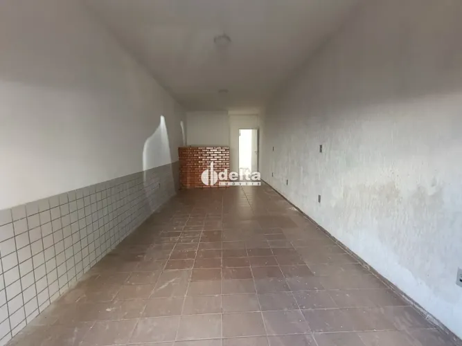 Loja disponível para locação no bairro Nossa Senhora Aparecida em Uberlândia-MG.