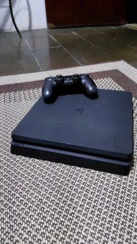 (PREÇO NEGOCIÁVEL) PS4 Slim + controle Original + 3 jogos originais Ótimo Estado