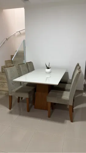 Mesa de Jantar 6 Lugares com Tampo de Vidro e 6 Cadeiras - Moderna