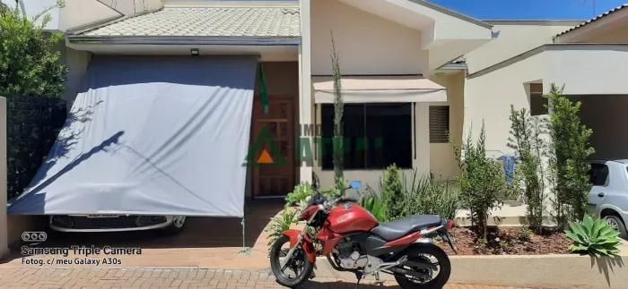 CASA EM CONDOMÍNIO COM 03 QUARTOS À VENDA NA REGIÃO CENTRAL DE CAMBÉ