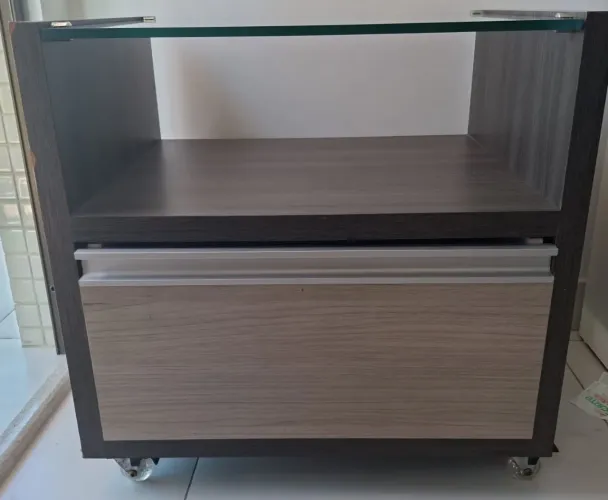 Armário multiuso com gaveta e tampo- semi novo