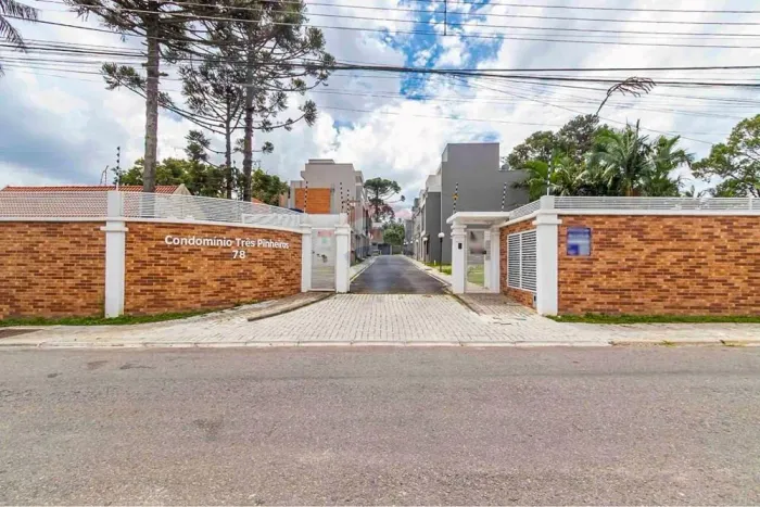 Sobrado Triplex em Uberaba, Curitiba! Paraná