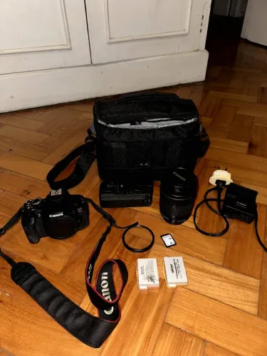 Canon EOS Rebel T4i + lente 18-135 mm + kit