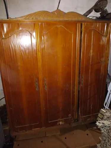 Roupeiro rústico madeira resistente tem alguns detalhes pra restaurar 1,82 por 1,60cm