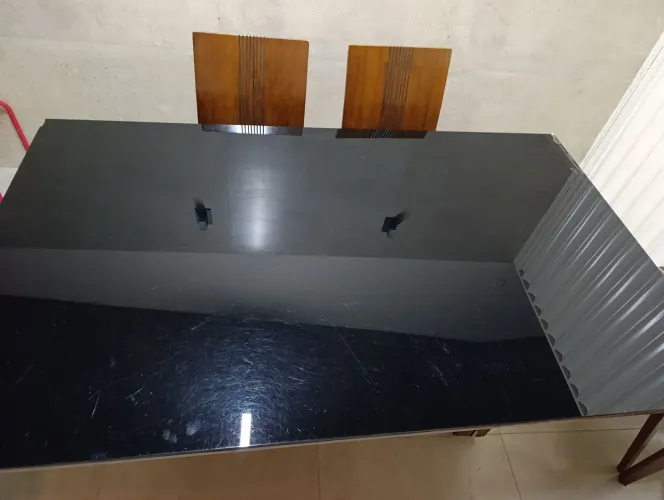 Mesa de Madeira com Vidro