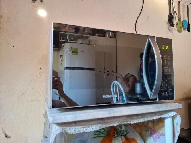Micro-ondas Mondial 34L Espelhado MO-02-34-E
