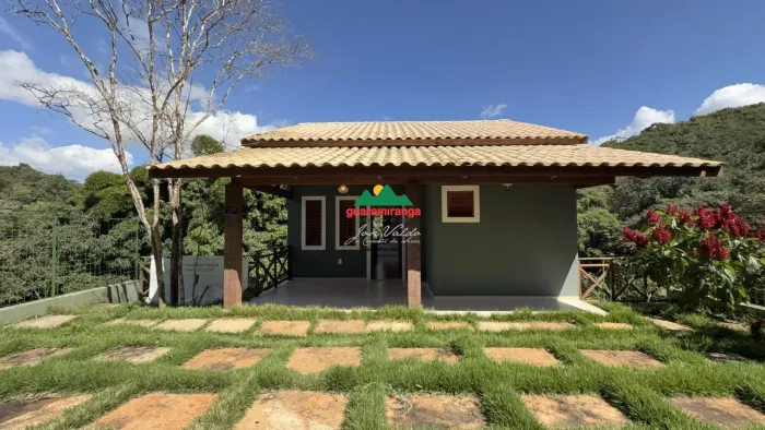 Residência nova com 120 m² de área construída em terreno de 288 m², localizada a