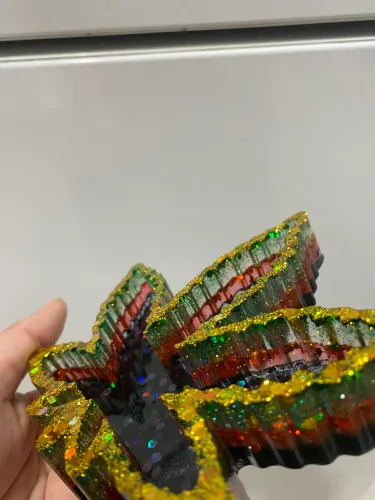 Folha decorativa em resina artesanal