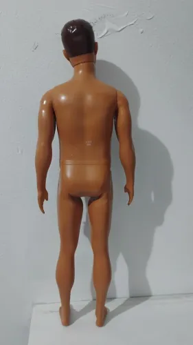 Boneco Ken cabeça fashionista e corpo curvy