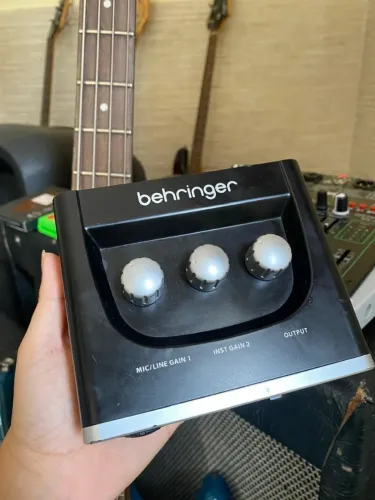 Interface de áudio Behringer 