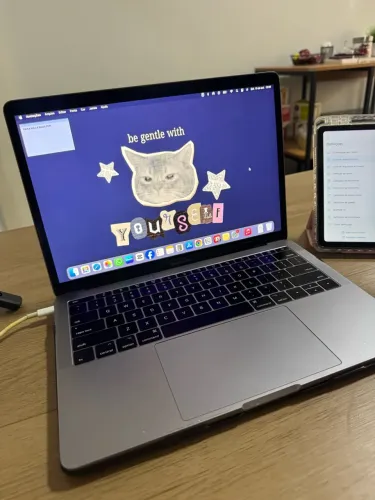MACBOOK PRO 17 i5 - 256GB - 8RAM - COMPLETO COM CARREGADOR ORIGINAL