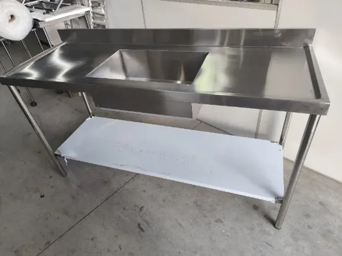 Pia Industrial em Inox 1,80x0,60x0,90 com Prateleira Inferior