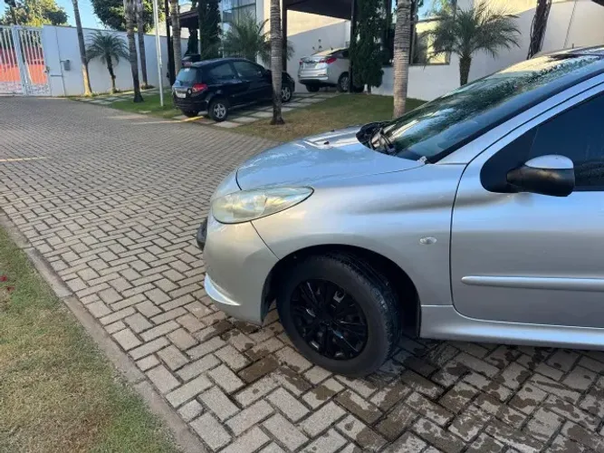 Peugeot 207 Sedan Passion XR 1.4 Flex 8V 4P 2011