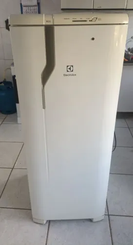 Geladeira Electrolux Cycle Defrost 240L Degelo Prático Uma Porta Branca (RE31)
