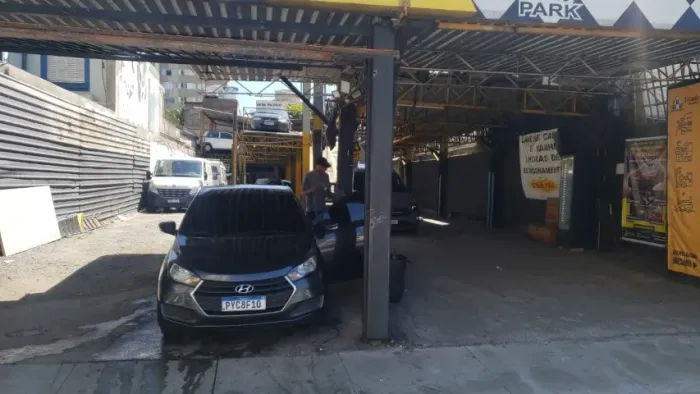 Estacionamento e lava rápido próximo ao metrô de Santana