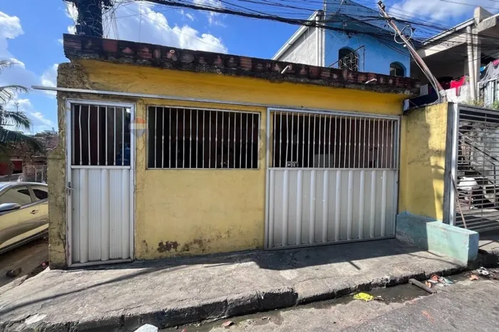CASA DE ESQUINA À VENDA NO SANTO AGOSTINHO