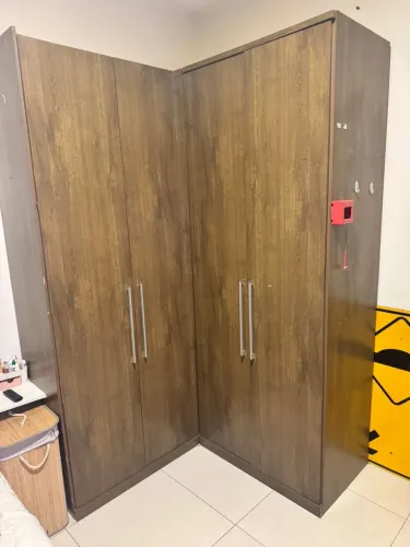 Guarda roupa de canto