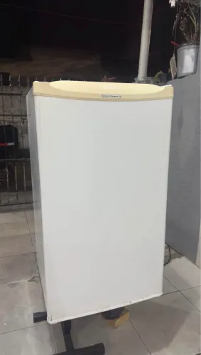 REFRIGERADOR frigobar compacto 120 L 