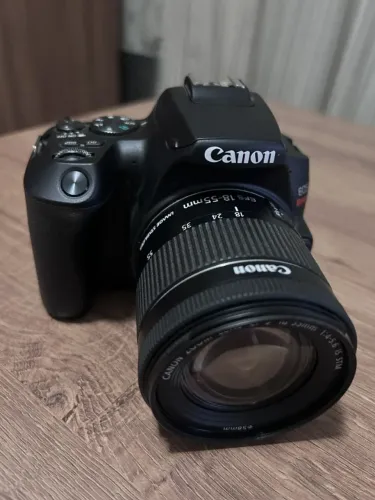 Canon EOS Rebel SL3 + Lente 18-55mm IS STM + Cartão 128GB - Nota Fiscal - Pouquíssimo Uso