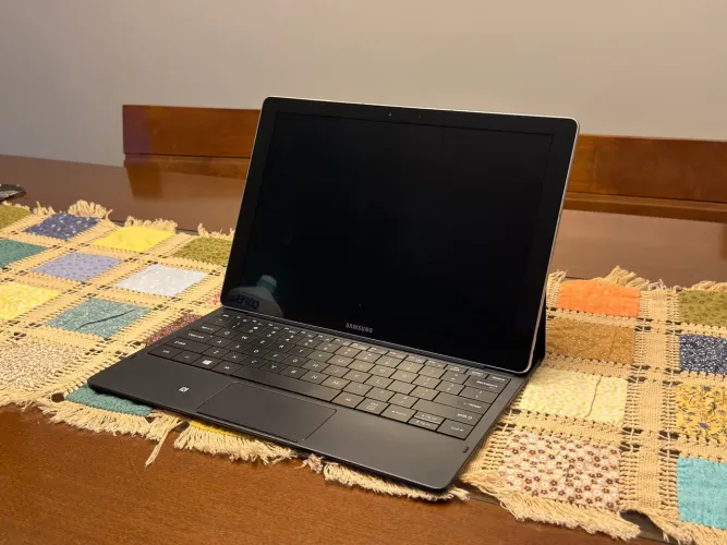 Samsung Galaxy TabPro S 128GB SSD + Capa com Teclado e Trackpad - Perfeito estado