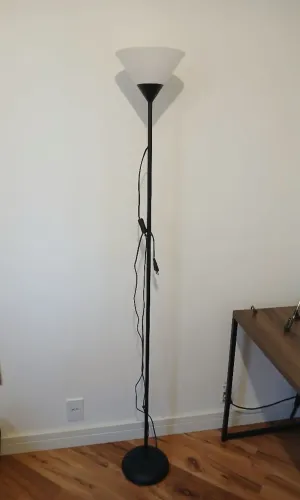 Luminária de piso moderna 