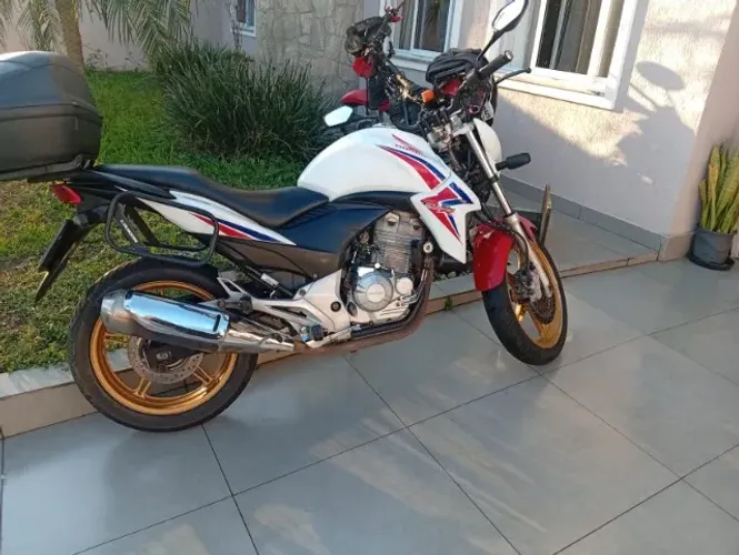 Honda CB 300R ABS Edição Especial Capitão América - 2015