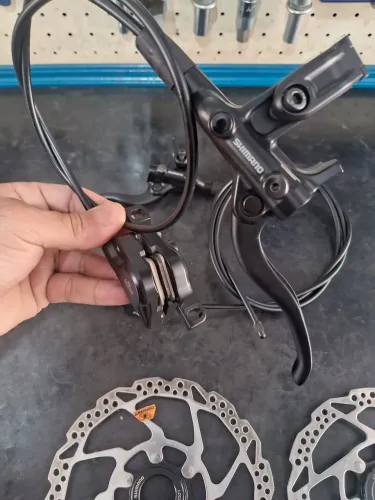 Freio Shimano M4100