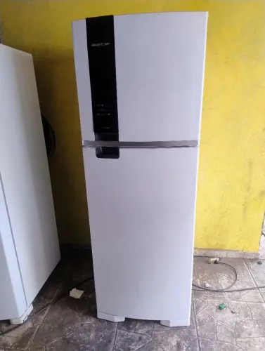 Geladeira Frost Free muito conservada 