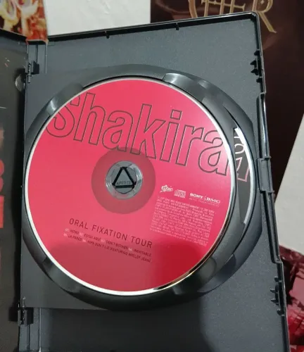 Cd e dvd shakira  R$ 10,00