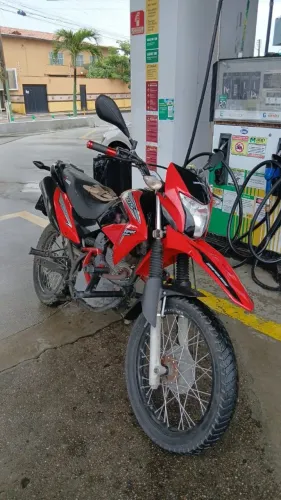 Vendo Broz 150 no ponto de transferência