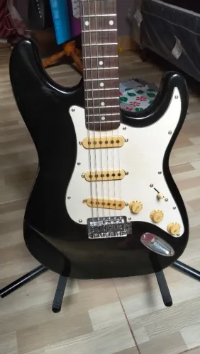 Guitarra stratocaster