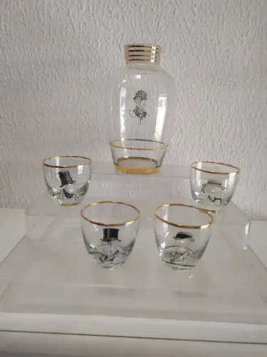 *LOUÇA VINTAGE* RARIDADE jogo jarra licoreira e 4 copos de vidro