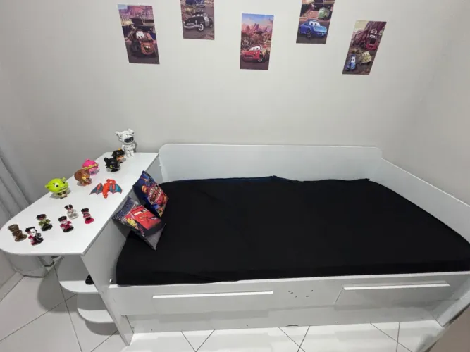 CAMA COM ESCRIVANINHA E CAMA AUXILIAR