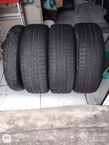 Três Pneus aro 15 185/60 semi novos