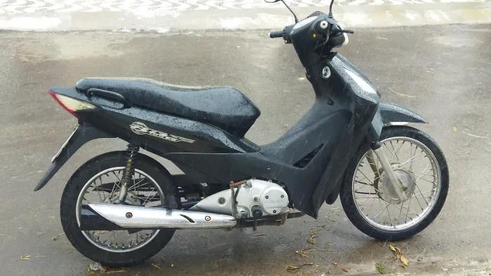 Vendo uma biz 125 licenciamento pago emplacada