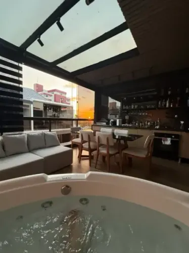 Oportunidade! Casa com 3 quartos em Camboinha. Porteira fechada.