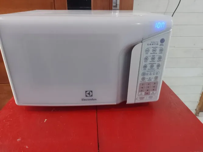 Vendo microondas Eletrolux 31 litros 220 volts