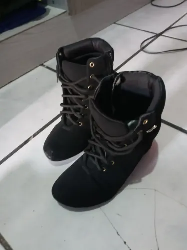 Bota camurça meia pata