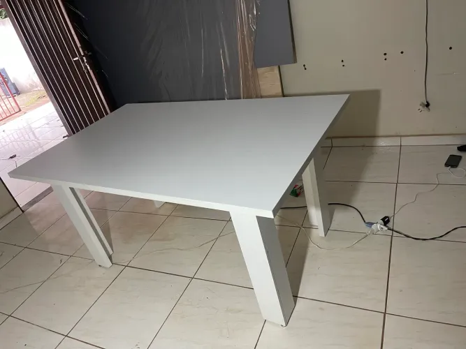 Mesa de jantar, NOVA.