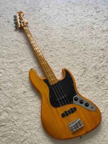 Squier Jazz Bass American Vintage 77 