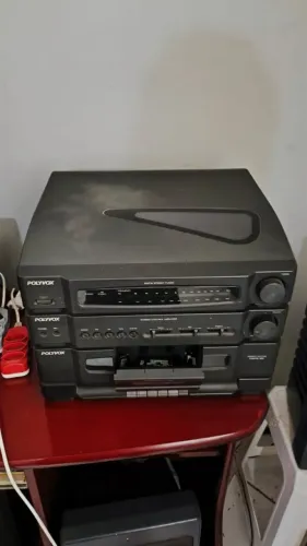 Aparelho de som 3 em 1 polyvox trivox 900 anos 70/80. Tudo funcionando. Vintage.