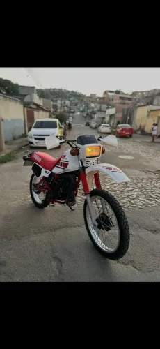 Dt 180 ano 1986