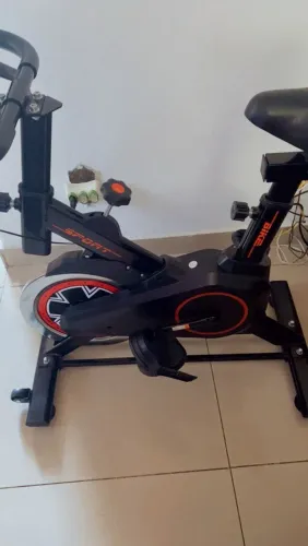 Bicicleta Ergométrica Spinning 4kg Mile Fitness Painel Digital 7 Níveis Resistência