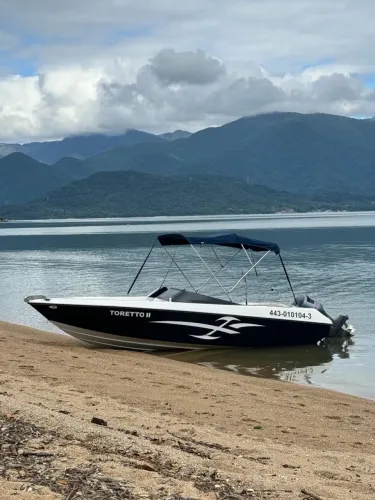 *Título* : LANCHA 19 PÉS - EXCELENTE ESTADO - PRONTA PARA NAVEGAR