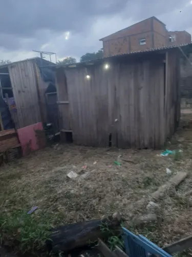 Vende se esse terreno no tenone