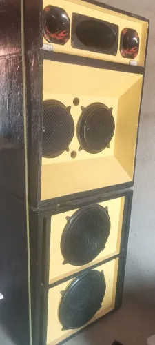 Vendo caixa de som com dois graves sem médio sem cornetas sem  tuitas