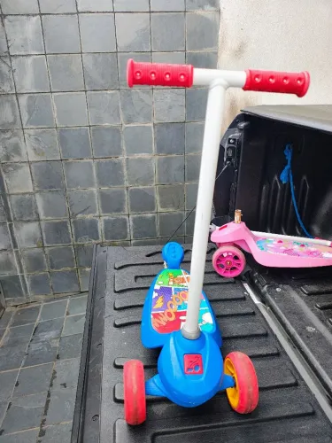 PATINETE SKATENET BANDEIRANTE - AZUL COM RODAS VERMELHAS