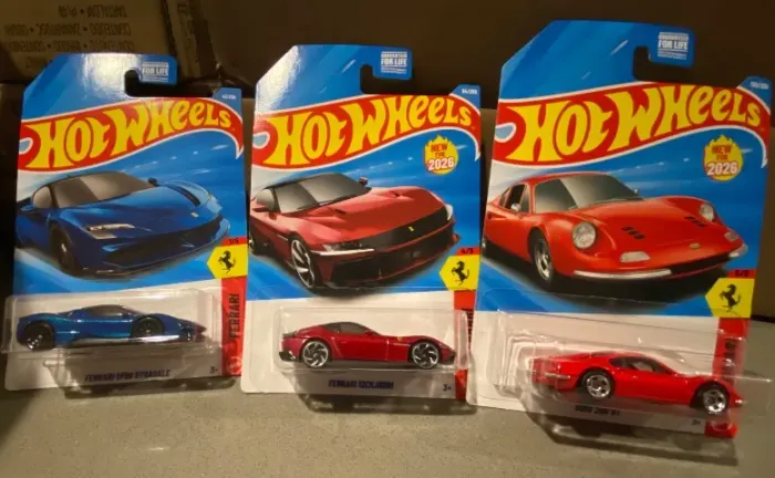 Hot Wheels Trio Ferrari - 12 Cilindri, Dino, Stradale Azul - Mainline
