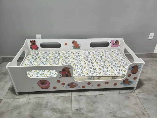 Vendo cama infantil branca com colchão