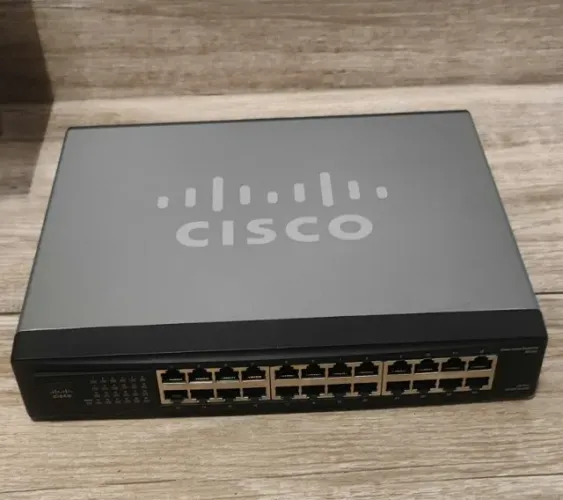 Switch Cisco modelo SR224 V2 24 Portas 10/100